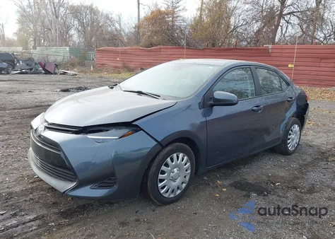 2017 Toyota Corolla Le z USA, uszkodzony, nr VIN 2T1BURHEXHC802333